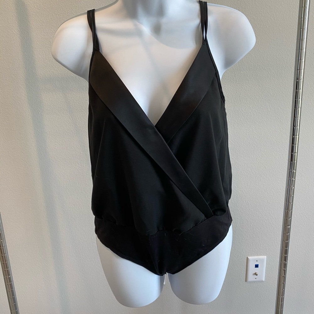 NWT black bodysuit brand New look size US 2, UK 6